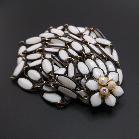 Vintage Hong Kong Lucite Necklace Black White 4 Strand Flower Clasp 1960s - Picture 8 of 9